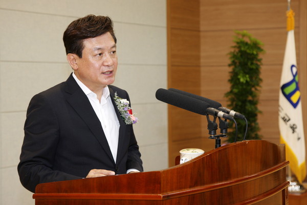 ▲ 1일 김병우 충북도교육감이 취임 2주년 기념사를 하고 있다.ⓒ충북도교육청