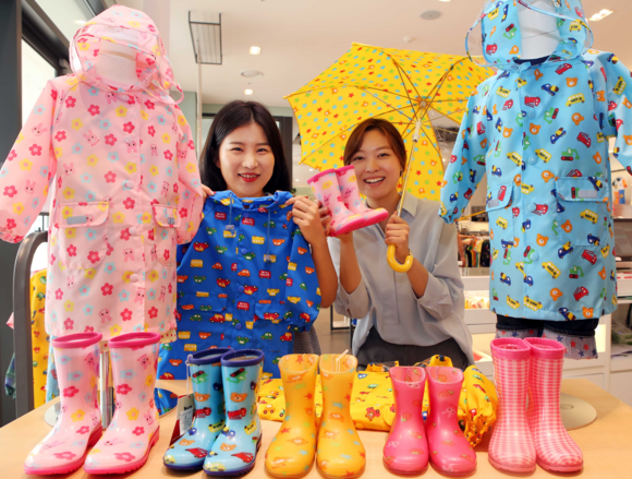 ▲ 현대프리미엄아울렛 장마용품 판매 ⓒ현대백화점