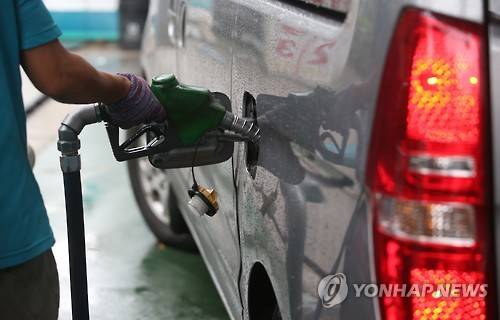 ▲ 국내 휘발유·경유 등 석유제품의 상승 행진이 4개월 만에 제동이 걸렸다. ⓒ 연합뉴스