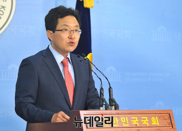 ▲ 새누리당 김용태 의원이 지난달 27일 국회에서 기자회견을 열고 8·9 전당대회 당대표 경선 출마를 선언하고 있다. ⓒ뉴데일리 이종현 기자