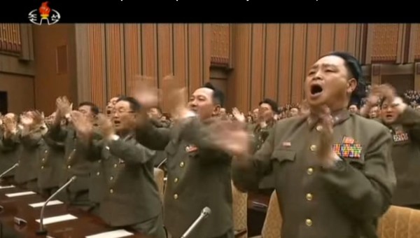 ▲ 북한판 카스트 제도인 '출신성분제(이하 성분제)'가 장마당 경제로 약화됐으나 결정적인 순간에는 여전히 강력한 힘을 발휘하고 있다는 주장이 제기됐다. 사진은 지난 6월 29일 개최된 최고인민회의 진행 중, 참석자들이 김정은이 국무위원장에 추대됐다는 발표를 듣고 환호하고 있는 모습.ⓒ北선전매체 중계영상 캡쳐