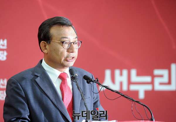 ▲ 새누리당 이정현 의원이 7일 오전 서울 여의도 당사에서 기자회견을 열고 8·9 전당대회 당대표 출마를 공식 선언하고 있다. ⓒ뉴데일리 정재훈 기자