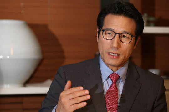 ▲ 새누리당 정병국 의원이 8일 오전 라디오에 출연해 "친박이 박근혜 대통령의 운신의 폭을 좁히고 있다"고 비판했다. ⓒ조선일보 DB