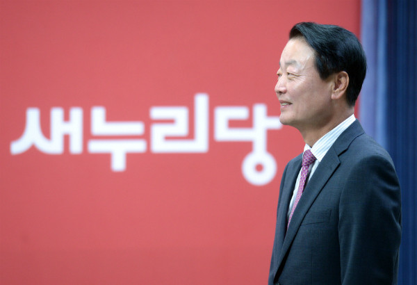 ▲ 새누리당 한선교 의원이 10일 오후 8·9 전당대회 당대표 경선 출마 선언을 하기 위해 서울 여의도 당사 기자실로 들어서고 있다. ⓒ뉴시스 사진DB