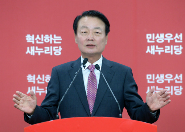 ▲ 새누리당 한선교 의원이 10일 오후 서울 여의도 당사에서 기자회견을 열고 8·9 전당대회 당대표 경선에 출마 선언을 하고 있다. ⓒ뉴시스 사진DB