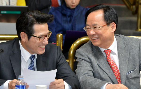 ▲ 8·9 전당대회에서 당권에 도전하고 있는 새누리당 이주영 의원(사진 오른쪽)과 정병국 의원(왼쪽)은 11일 국민의당 안철수 전 대표의 사드 배치를 국민투표에 부치자는 발언을 일제히 한목소리로 비판했다. ⓒ뉴시스 사진DB