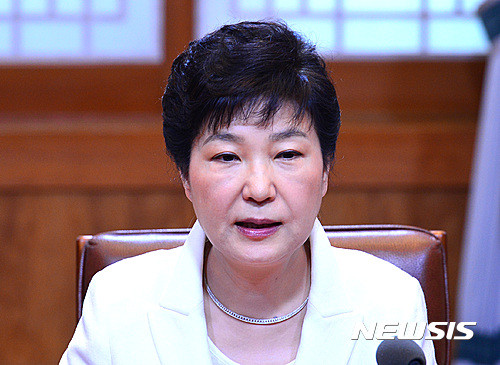 ▲ 박근혜 대통령이 11일 오전 청와대 집현실에서 열린 수석비서관회의를 주재하며 모두발언을 하고 있다. ⓒ뉴시스