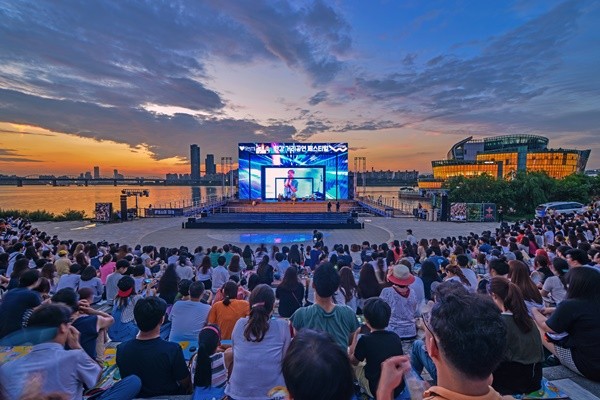 ▲ 서울시는 오는 15일부터 8월 21일까지 한강 둔치에서 다양한 여름 휴가 행사를 마련한 '2016 한강 몽땅 여름축제'를 개최한다고 11일 밝혔다. ⓒ서울시 제공