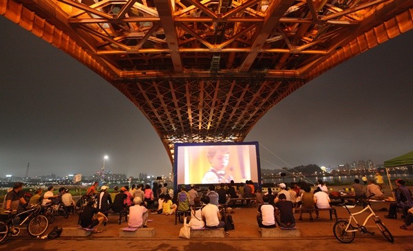 ▲ 한강 다리밑 영화제. ⓒ서울시 제공