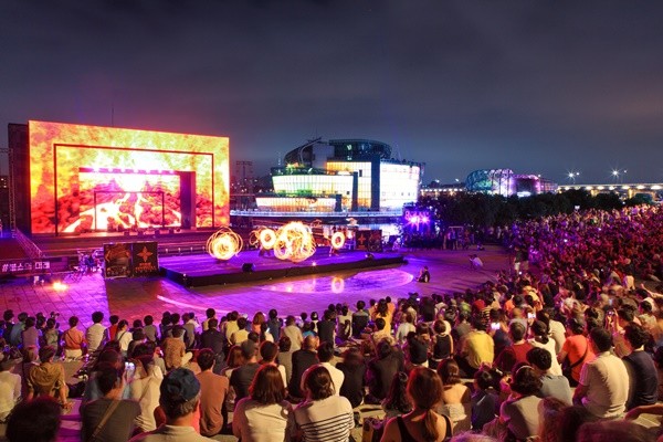 ▲ 2015년 한강 달빛 서커스. ⓒ서울시 제공