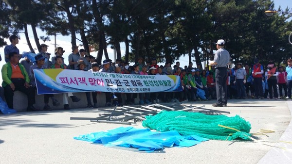 ▲ 영덕군 병곡면이 지난 8일 본격 피서철을 맞아 고래불해수욕장 등 환경정화 활동에 나섰다.ⓒ영덕군 제공