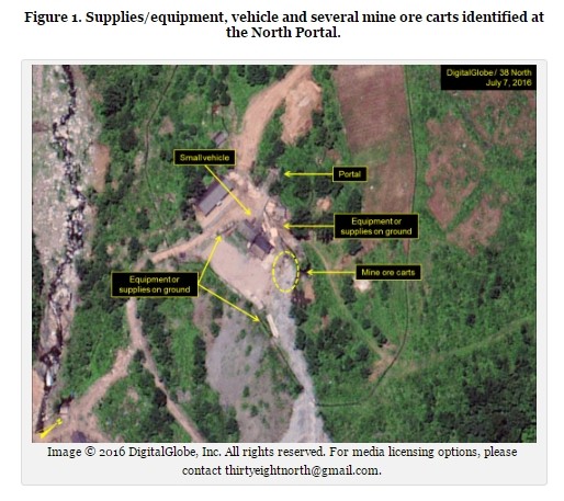 ▲ 미국의 북한전문매체 '38노스'가 지난 7일 위성으로 촬영한 북한 풍계리 핵실험장 자료사진으로 (오른쪽 위) 갱도 입구를 중심으로 소형 차량, 광산용 운반차량 등이 포착됐다.ⓒ'38노스' 홈페이지 캡쳐