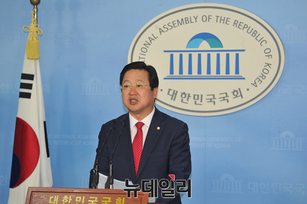 ▲ 새누리당 이장우 의원이 12일 국회에서 기자회견을 갖고 당내 의원들 중 두 번째로 최고위원 출마를 선언하고 있다. ⓒ뉴데일리 이종현 기자