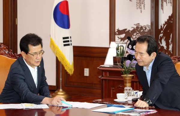 ▲ 이시종 충북도지사가 14일 정세균 국회의장을 방문했다. ⓒ충북도