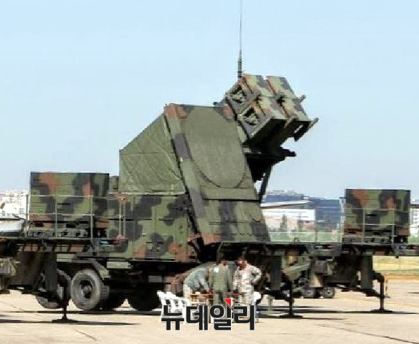 ▲ 패트리엇-3 AN/MPQ-65 레이더와 발사기 모습(참고용).ⓒ뉴데일리 순정우 기자