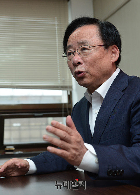 ▲ 새누리당 이주영 의원이 17일 오후 서울 여의도 캠프사무소에서 본지 취재진을 만나 단독 인터뷰를 진행하고 있다. ⓒ뉴데일리 정상윤 기자