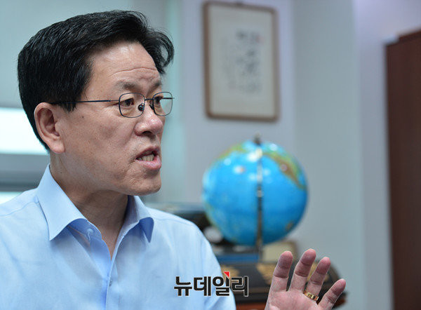 ▲ 국민의당 주승용 비대위원이 15일 국회 의원회관에서 본지와 만나 인터뷰를 진행하고 있다.ⓒ뉴데일리 정상윤 기자