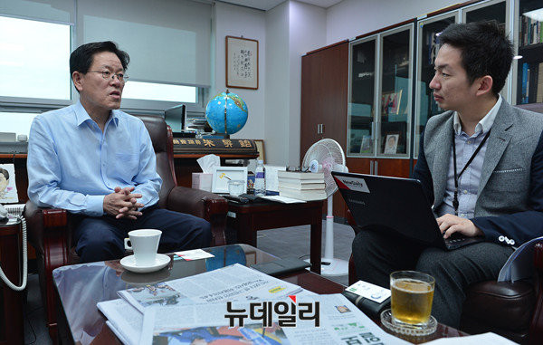 ▲ 국민의당 주승용 비대위원이 15일 국회 의원회관에서 본지와 만나 인터뷰를 진행하고 있다.ⓒ뉴데일리 정상윤 기자