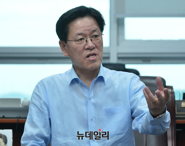 ▲ 국민의당 주승용 비대위원이 15일 국회 의원회관에서 본지와 만나 인터뷰를 진행하고 있다.ⓒ뉴데일리 정상윤 기자