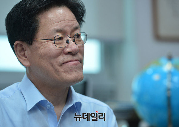 ▲ 국민의당 주승용 비대위원이 15일 국회 의원회관에서 본지와 만나 인터뷰를 진행하고 있다.ⓒ뉴데일리 정상윤 기자