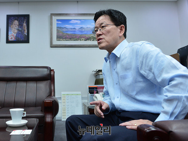 ▲ 국민의당 주승용 비대위원이 15일 국회 의원회관에서 본지와 만나 인터뷰를 진행하고 있다.ⓒ뉴데일리 정상윤 기자