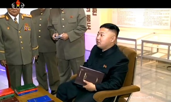 ▲ 유럽연합(EU)이 최근 북한을 '돈세탁과 테러자금 지원 위험이 높은 나라'로 지정했다. 사진은 북한의 조선중앙tv가 지난 15일 방영한 '위대한 동지 1 선군의 한길에서'라는 영상의 일부분으로 김정은의 모습이 담겨있다.ⓒ北선전매체 영상 캡쳐