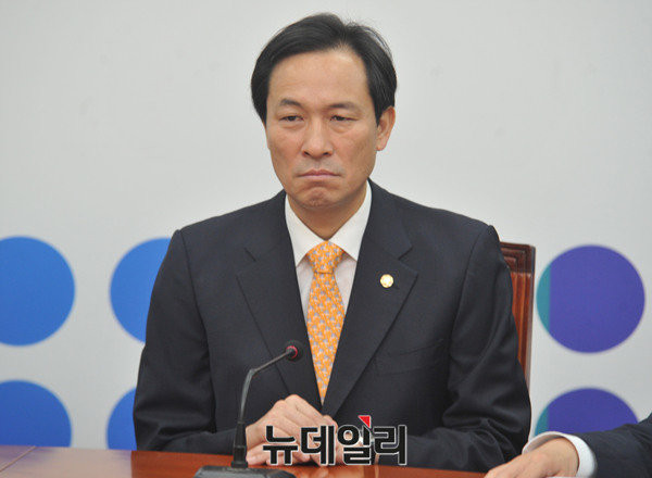 ▲ 더불어민주당 우상호 원내대표는 18일 국민의당의 거듭된 사드반대 동참 촉구에 "적절치 않다"며 불편한 기색을 드러냈다. ⓒ뉴데일리 이종현 기자