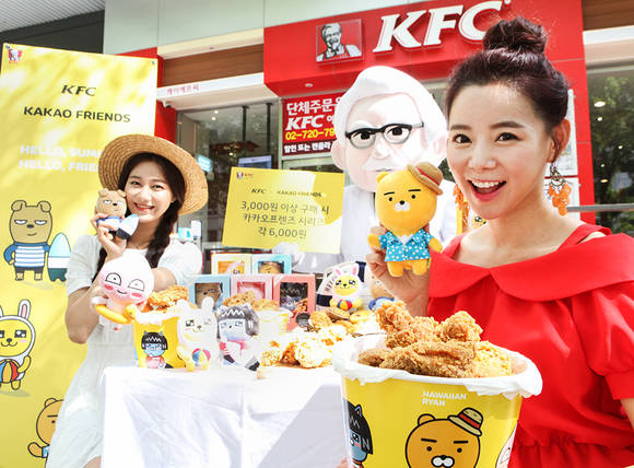 ▲ KFC는 3000원 이상 구매시 카카오프렌즈 캐릭터 인형을 6000원에 판매한다. 사실상 배보다 배꼽이 더 큰 마케팅이다.ⓒKFC