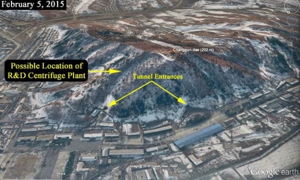 ▲ 미국 과학국제안보연구소는 21일 '북한의 의심스런 소규모의 舊농축시설'이란 제목의 보고서를 통해 북한의 초기 우라늄 농축시설로 의심되는 장소를 포착했다고 전했다. 사진은 ISIS가 핵시설로 추정한 곳을 포착한 위성사진으로 2개의 터널 입구가 보인다.ⓒ美ISIS