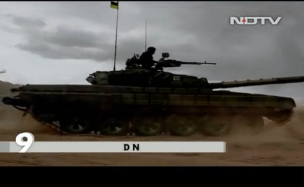 인도 정부가 최근 중국 접경지역인 카슈미르 라다크州에 러시아제 탱크 T-27 100여 대를 추가로 투입한 것으로 알려졌다. 사진은 T-27 자료사진.ⓒNDTV중계영상 캡쳐