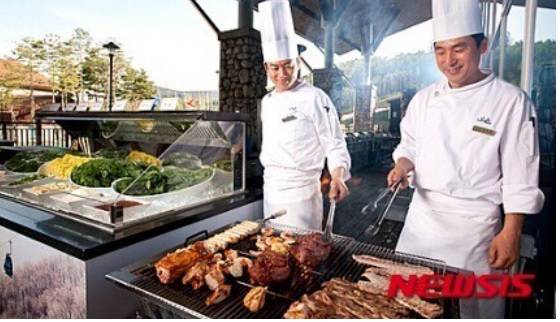 ▲ 산상 바비큐 뷔페 ⓒ뉴시스