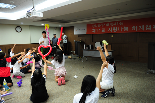 ▲ 한화탈레스는 지난 21일부터 22일까지 경기도 양평 소재 한화리조트에서 용인 좋은 이웃 지역 아동센터와 함께 '제11회 사랑 나눔 하계캠프'를 실시했다고 밝혔다.ⓒ한화탈레스