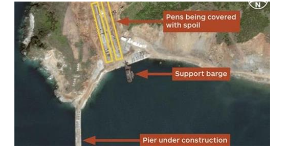 ▲ 북한 당국이 탄도 미사일 잠수함 보호용으로 보이는 대피소를 건설 중인 것으로 나타났다. IHS 제인스 디펜스 제공. ⓒ연합뉴스 캡쳐