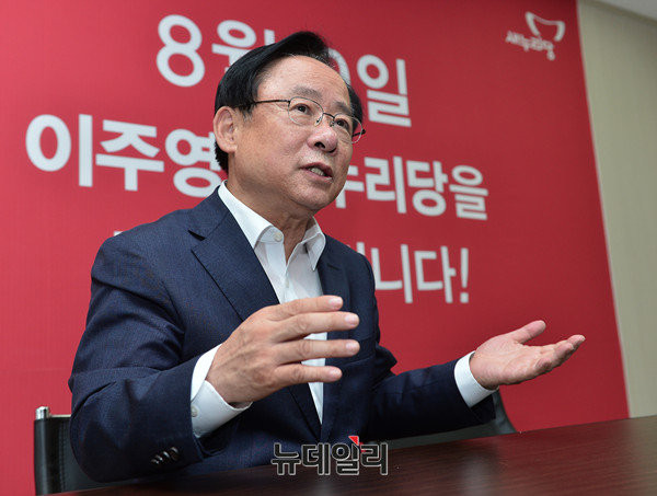 ▲ 새누리당 이주영 의원도 지난 11일 서울 여의도 중소기업중앙회관에서 열린 새누리당 원외당협위원장협의회 전체회의에서 지구당 부활을 약속한 바 있다. 사진은 뉴데일리와의 단독 인터뷰에 응하고 있는 이주영 의원의 모습. ⓒ뉴데일리 정상윤 기자