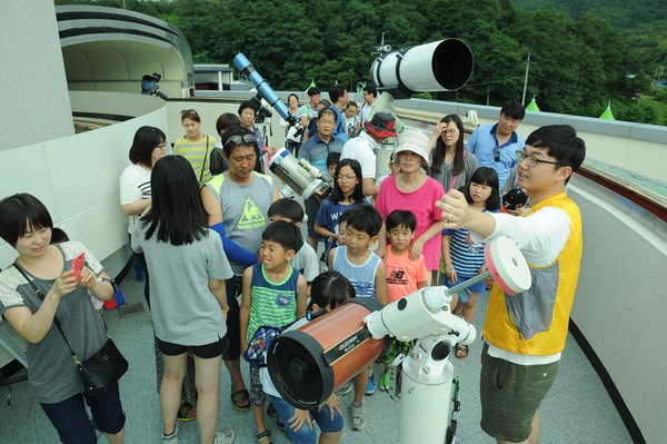 ▲ 보현산천문과학관 보조관측실 체험.ⓒ영천시 제공