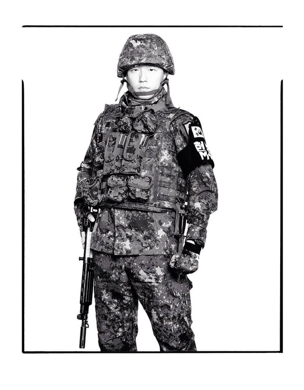 ▲ 북의 목함지뢰 도발에 다리를 잃은 뒤 다시 육군에 복귀한 김정원 중사. ⓒ라미스튜디오 현효제