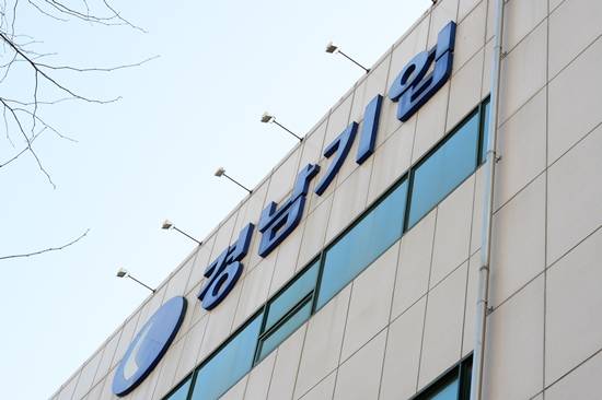 ▲ 상반기 원활하게 추진됐던 건설 M&A 작업이 하반기 들어 부정적 관측이 잇달아 제기되면서 침체의 늪으로 빠지고 있다. 사진은 최근 매각 과정이 한 차례 유찰된 경남기업. ⓒ뉴데일리경제 DB