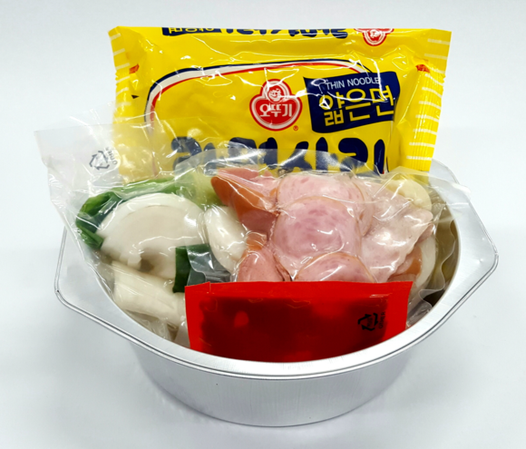 ▲ GS25가 출시한 유어스모둠햄부대찌개 속재료 ⓒGS25