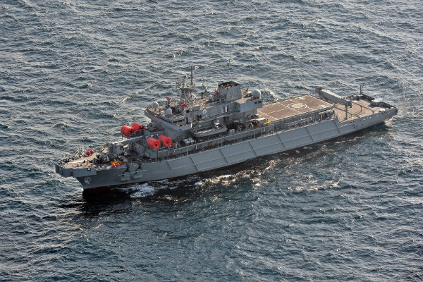 ▲ 함내 근무 중이던 부사관이 성관계를 가진 것이 드러나 물의를 빚고 있는 해군의 수상구조함 통영함이 지난 2014년 부산 근해에서 항해 시연을 하고 있다. ⓒ뉴시스 사진DB