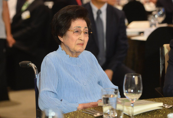 ▲ 지난달 9일 오후 서울 영등포구 여의도 63시티 컨벤션센터에서 열린 6.15 남북정상회담 16주년 기념식에 고(故) 김대중 전 대통령 부인 이희호 여사가 참석해 자리하고 있다.ⓒ뉴시스