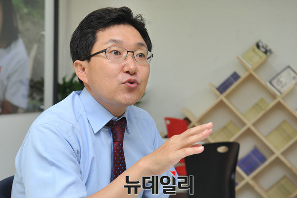 ▲ 새누리당 김용태 의원. 그는 26일 라디오에 출연해 김문수 지사의 출마설에 대해 "들은 바 없다"면서도 당권도전에 나서지 않을 것으로 내다봤다. ⓒ뉴데일리 이종현 기자