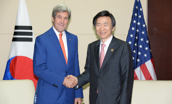 ▲ 존 케리 美 국무장관과 윤병세 외교장관. ⓒ외교부 제공