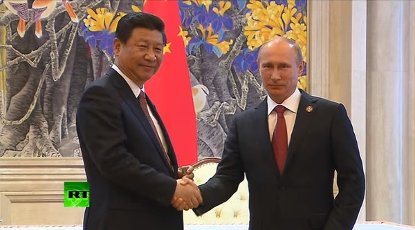 ▲ 중국과 러시아 정부가 지난 8일 한반도 내 '사드(THAAD)'에 반대한다는 내용이 담긴 양국 공동성명을 유엔에 제출한 것으로 알려졌다. 사진은 (왼쪽부터)시진핑 中공산당 총서기, 블라드미르 푸틴 러시아 대통령.ⓒ러시아 'RT뉴스' 중계영상 캡쳐