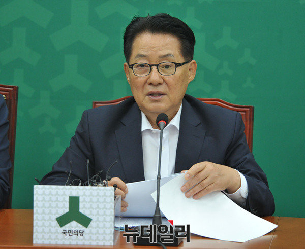 ▲ 국민의당 박지원 비상대책위원장이 27일 사드배치를 놓고 "중국의 반발이 매우 거세지고 있다"며 중국 위기론을 연일 확대하고 있다. ⓒ뉴데일리 이종현 기자