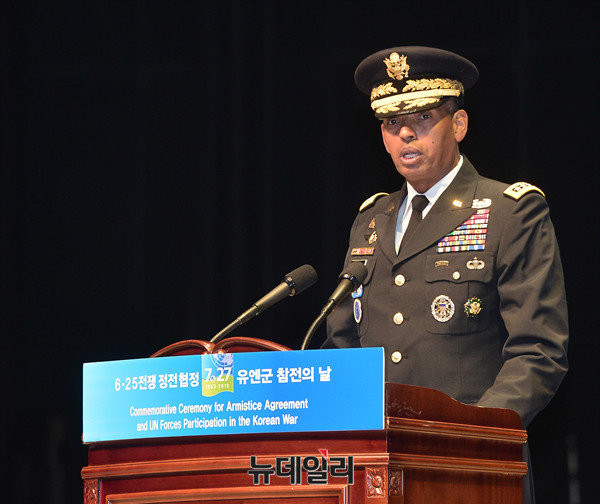 ▲ 27일 서울 잠실 올림픽홀에서 개최된 '정전협정 63주년 및 유엔군 참전의 날' 행사에서 브룩스 유엔군 사령관이 인사말을 하고 있다.ⓒ뉴데일리 정상윤 사진기자