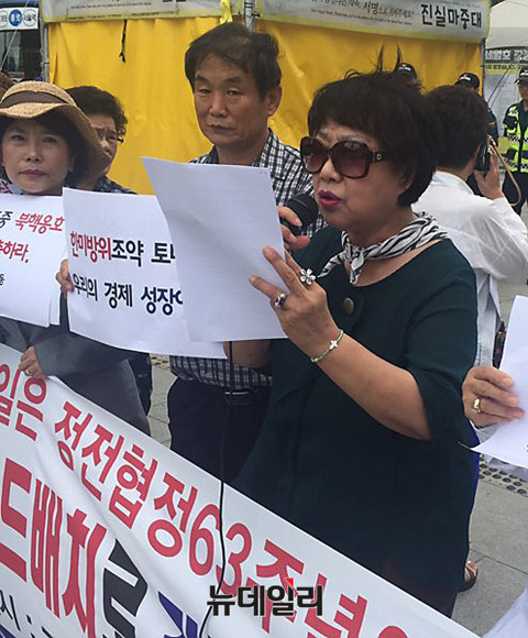 ▲ 김지은 엄마부대 경기 부회장이 기자회견문을 낭독하고 있는 모습.ⓒ뉴데일리DB