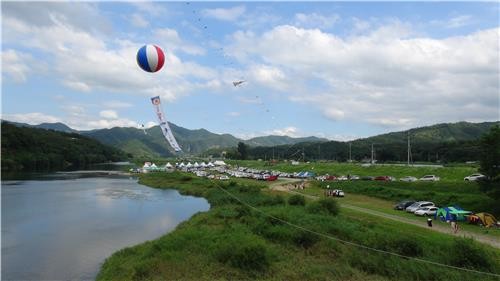 ▲ 지난해 금강여울축제가 열린 금강놀이마당 일원 모습.ⓒ금산군