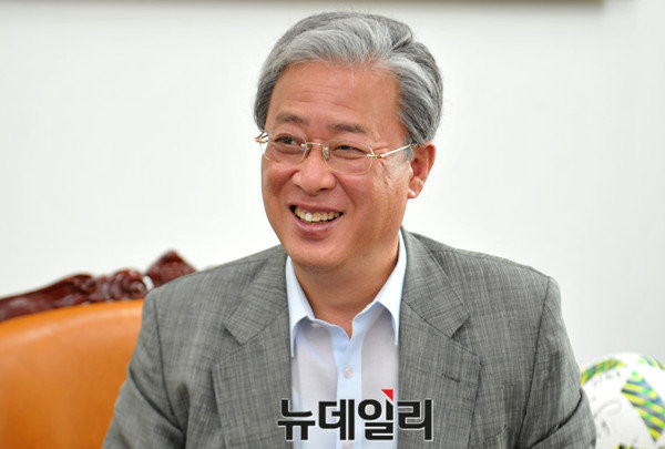 ▲ 국민의당 유성엽 의원이 26일 본지와 만나 인터뷰를 진행하고 있다. ⓒ뉴데일리 이종현 기자