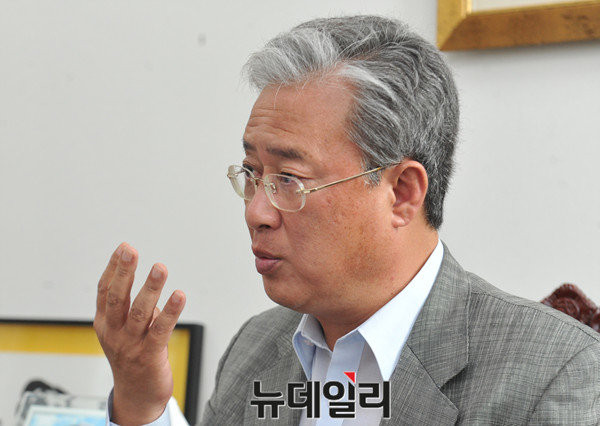 ▲ 국민의당 유성엽 의원이 26일 본지와 만나 인터뷰를 진행하고 있다. ⓒ뉴데일리 이종현 기자