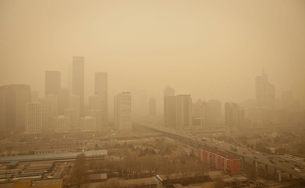 中베이징 하늘을 뒤덮은 초미세먼지(PM 2.5). 이로 인한 연간 사망자만 수십만 명이 넘는 것으로 추정된다. ⓒ美과학아카데미(PNAS) 홈페이지
